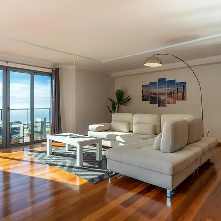 Views Pool And Barbecue Apartment Canhas