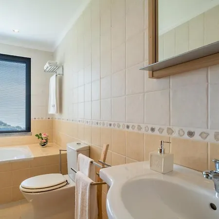Apartment Views Pool And Barbecue Canhas