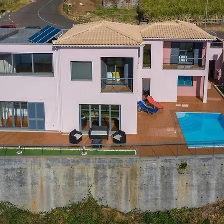 Views Pool And Barbecue *