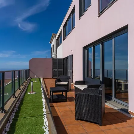 Views Semesterbostad